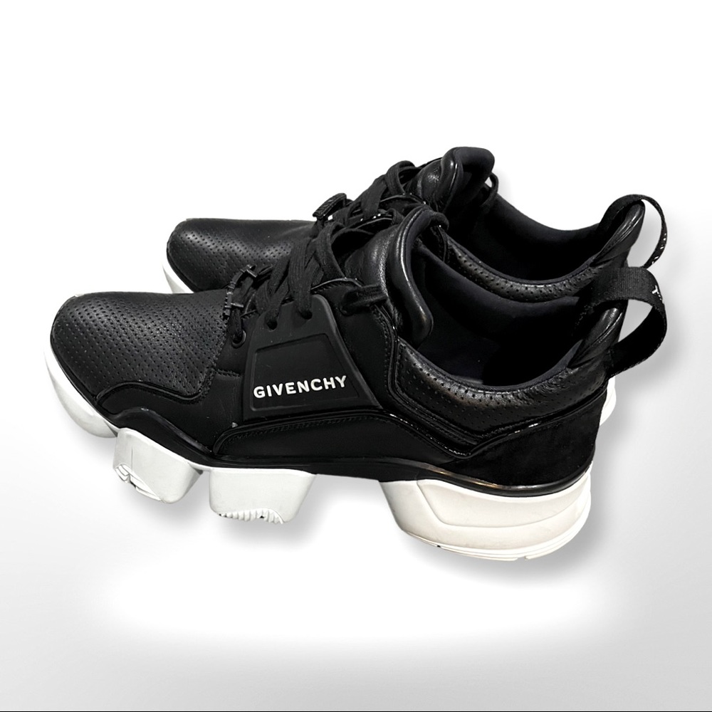 Givenchy - Picture 7 of 8
